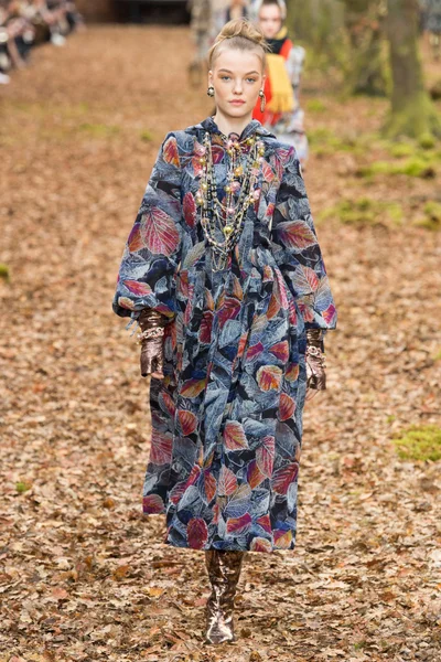 Look 50
